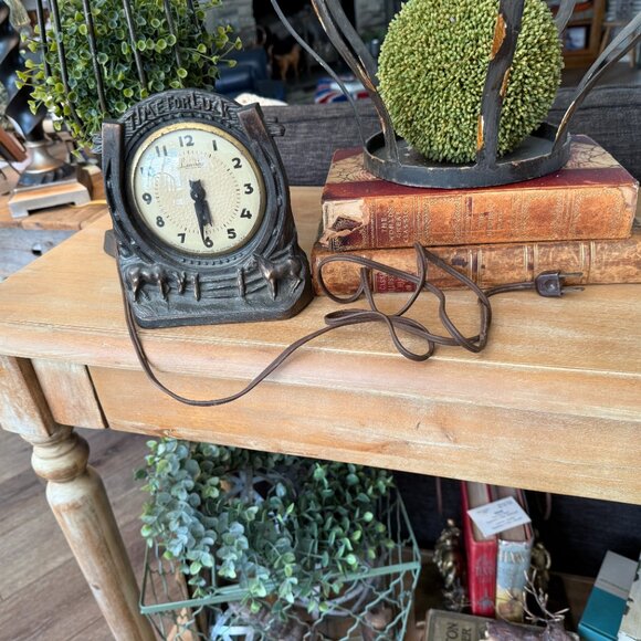 Vintage Lanshire Metal Time for Luck Mantel Clock Circa 1940's Works - Picture 15 of 16